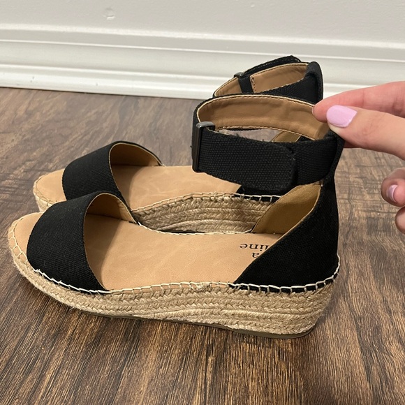 Size 8.5 Jessica Cline Ankle Strap Wedge - Black - Picture 2 of 5